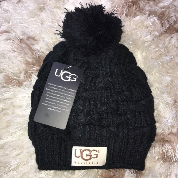 Ugg Pom beanie hat and scarf - Picture 5 of 5